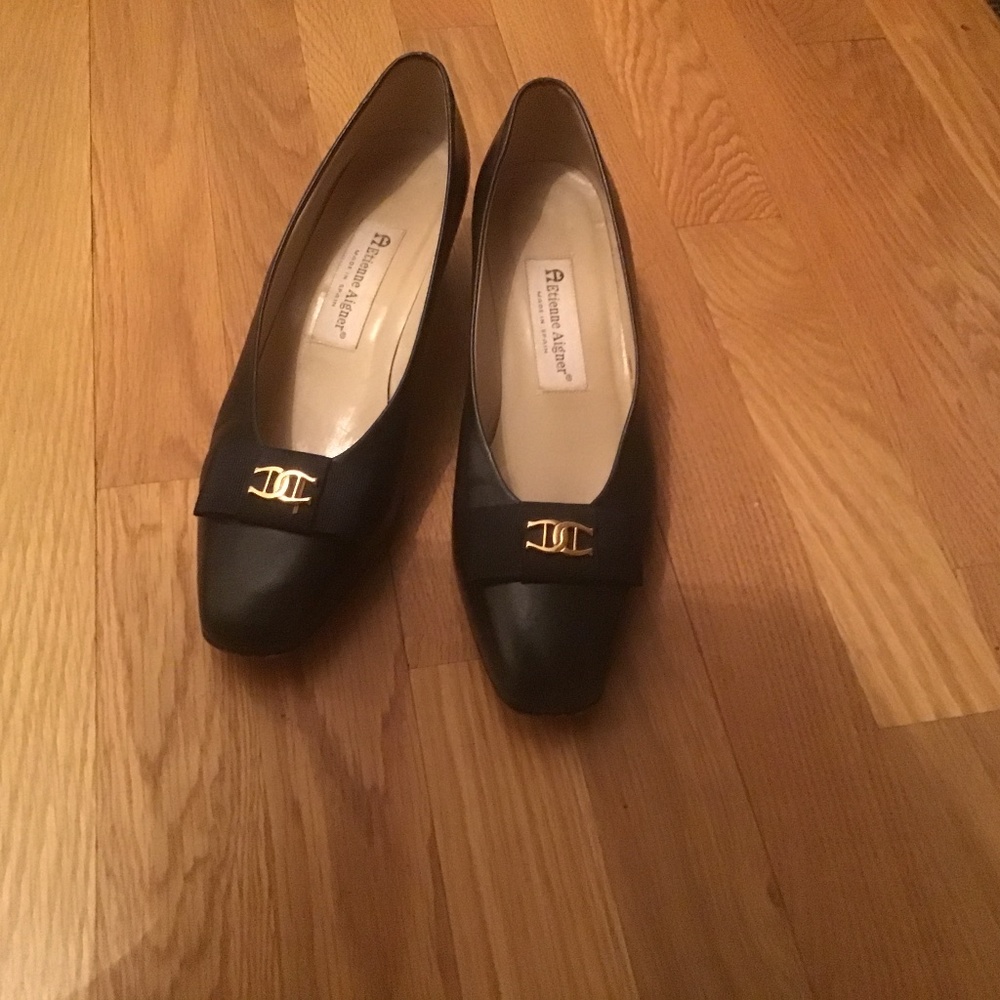 Women’s Black Pumps